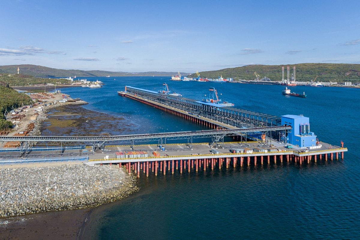 Порт Лавна в Мурманской области отправил на экспорт первые 1,4 млн т грузов