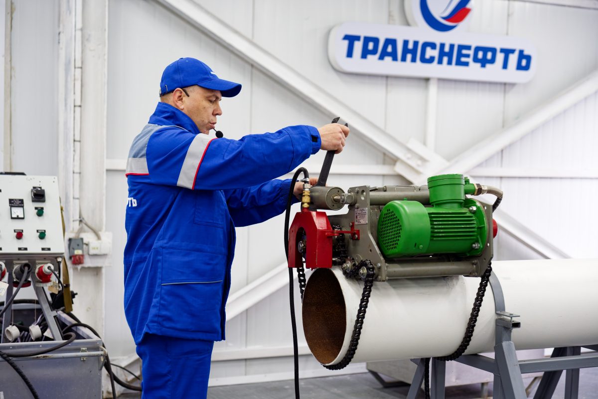 ДВФУ открыл учебный полигон с оборудованием для студентов нефтегазового дела