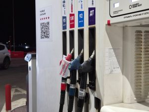 На российских АЗС разрешили продавать топливо низкого класса с маркировкой