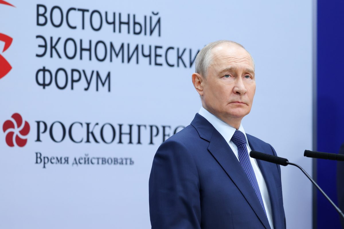 Путин запустил на ВЭФ угольный терминал и подстанцию 500 кВ